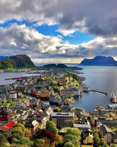 Aalesund, Norway 🇳🇴 💕✌ Alesund Norway, Norway Travel Guide, Alesund, Scandinavian Countries, Norway Travel, Wonderful Picture, Winter Scenery, What Is Your Favorite, Rooftops