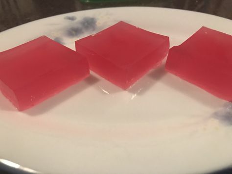 Protein Jellies Makes: 24   Ingredients: 4 scoops protein powder water 4 teaspoon powdered gelatine   Method: Dissolve the protein powder in 1 cup of cold water until fully dissolved and … Protein Powder Jello Recipes, Jello Protein, Protein Jello, Homemade Jello, Jello Jigglers, Protein Water, Bariatric Diet, Protein Food, Bariatric Eating