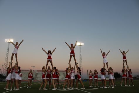 Pep Rally Aesthetic, Rally Aesthetic, Highschool Cheer, Squad Aesthetic, Pep Squad, Cheer Aesthetic, America Aesthetic, Cheer Flyer, Softball Cheer