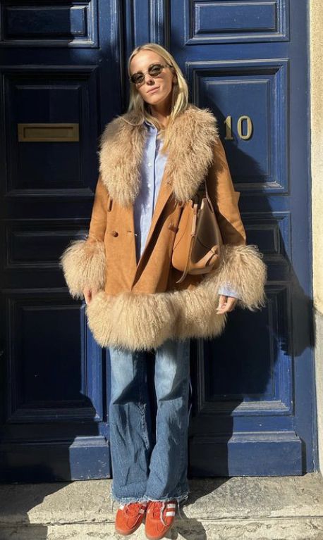 #BelgianStreetStyle
#AntwerpGirls
#FrenchGirls
#ParisiansInParis Charlotte Simone, Coat With Belt, Long Coat Women, Turndown Collar, Coat Outfits, Women's Coat, Well Dressed, Coats For Women, Winter Outfits