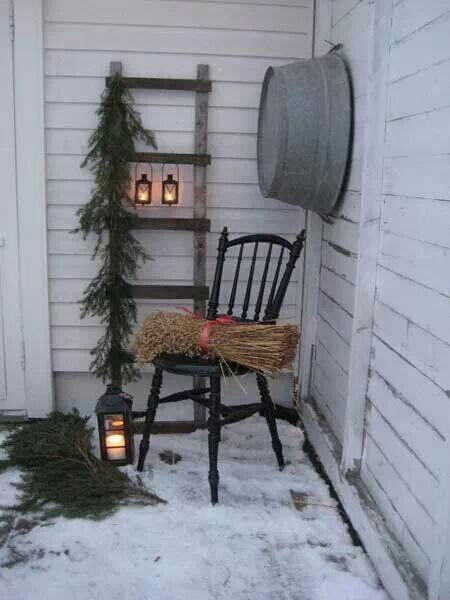 Love Winter Porch Decor, Rustic Winter Decor, Old Ladder, Winter Porch, Christmas Yard Decorations, Christmas Porch Decor, A Ladder, Christmas Yard, Front Porch Christmas Decor