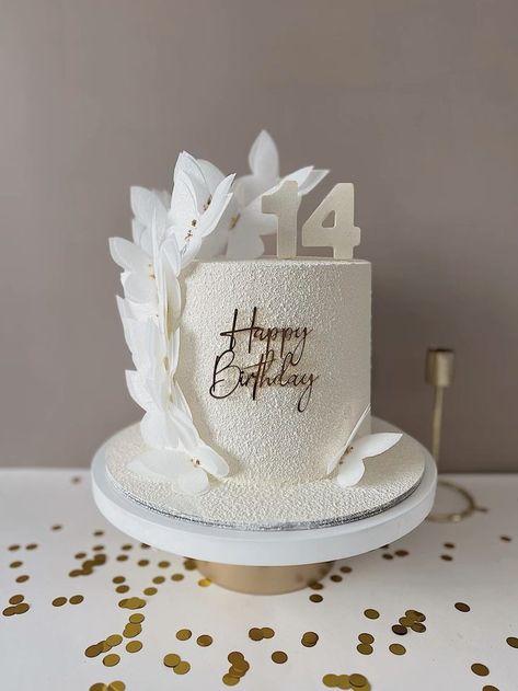 Trendy Cakes, 50th Birthday Decorations, White Cakes, Simple Birthday Cake, Simple Birthday, Elegant Cakes, Classy Aesthetic, Birthday Cookies, White Cake