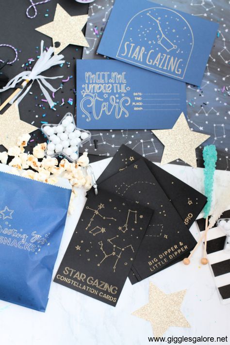 Stargazing Date Night Ideas with Cricut - Giggles Galore Star Gazing Party, Diy Date Night Ideas, Stargazing Date, Backyard Bonfire Party, Fall Baskets, Diy Date Night, Date Night Basket, Star Snacks, Fall Backyard