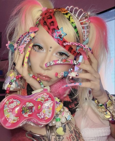 Gyaru Accessories, Professional Eye Makeup, Decora Harajuku, Gyaru Aesthetic, Harajuku Decora, Gyaru Makeup, Estilo Harajuku, Kei Visual, Gyaru Fashion