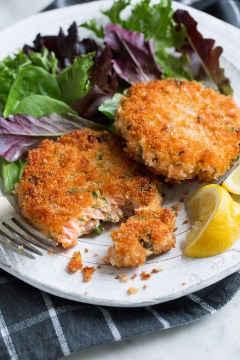 Baked Salmon Patties, Best Salmon Patties, Salmon Croquettes Recipe, Salmon Fish Cakes, Salmon Cakes Recipe, Sauteed Chicken Breast, Nurse Cake, Salmon Croquettes, Salad Aesthetic