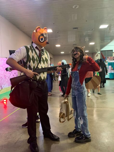 #animalcrossing #tomnook #nintendo #mario #tanookimario #cosplay #convention Video Game Characters Costumes, Tom Nook Cosplay, Video Game Inspired Outfits, Video Game Cosplay Ideas, Tom Nook Costume, Video Game Halloween Costumes, Mario Outfit, Nintendo Cosplay, Halloween Costume Videos