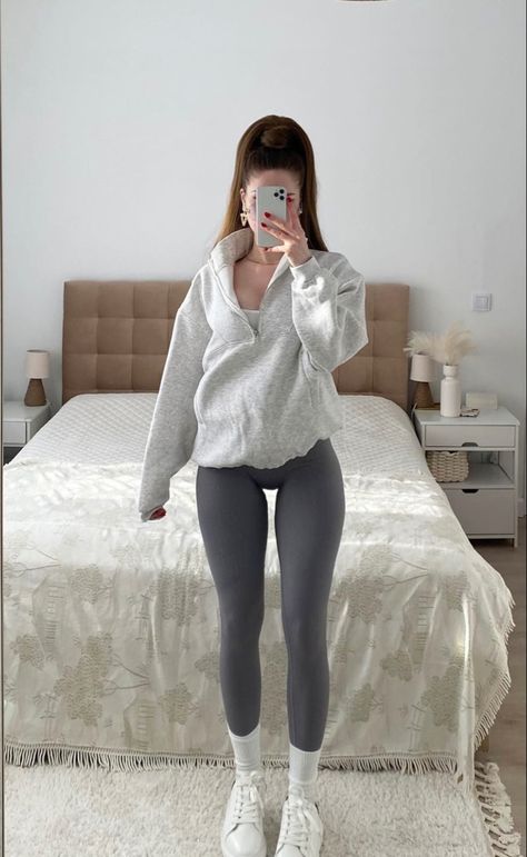 Cute Gray Legging Outfits, Grey Athletic Leggings Outfit, Grey Ribbed Leggings Outfit, Outfits To Wear With Grey Leggings, Grey Leggings Winter Outfit, Grey Legging Outfits Winter, Charcoal Grey Leggings Outfit, Grey Leggings Gym Outfit, Grey Sweater Leggings Outfit