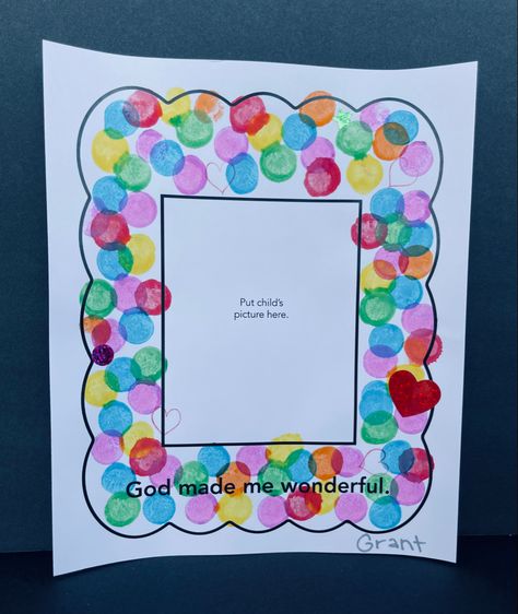 School Picture Frames, Preschool Family, Frame Foto, Preschool Pictures, Toddler Projects, May Crafts, Family Picture Frames, Picture Frame Crafts, Toddler School