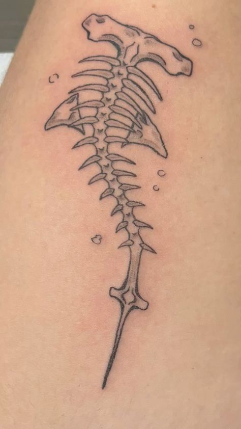 Rib Cage Skeleton Tattoos, Goth Tramp Tattoo, Skeleton Back Tattoo Women, Full Skeleton Tattoo, Leg Patch Work Tattoo, Goth Leg Tattoo, Bones Tattoo Ideas, Edgy Tattoos Grunge, Low Back Tattoo Women