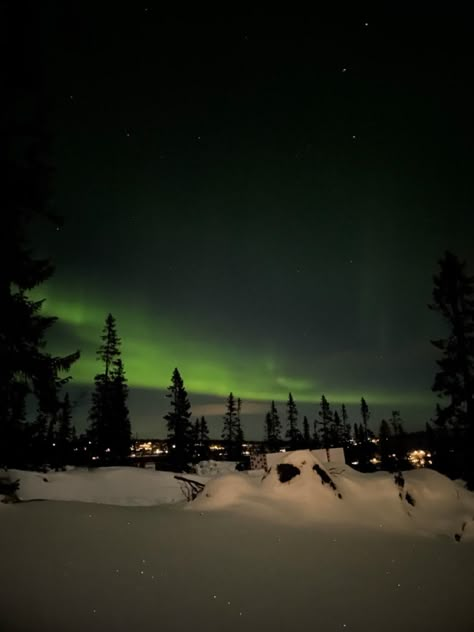 Northerness Aesthetic, Iceland Wallpaper, Alaska Northern Lights, Aurora Lights, Alaska Vacation, Nostalgic Pictures, Lapland Finland, Aurora Borealis Northern Lights, Nordic Lights