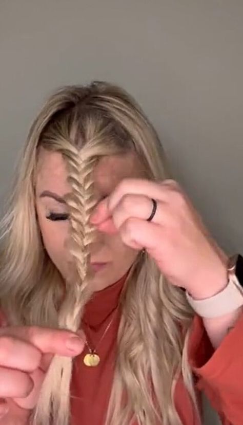 This is a tutorial for an easy half-up fishtail hairstyle. Learn a new hairdo idea in this quick post. Half Up Hair With Fishtail Braid, Fishtail Braid Hairstyles Half Up, Fishtail Braid Half Up Half Down, Half Up Half Down Fishtail Braid, Fishtail Half Up Half Down, Half Up Fishtail Braid, Fishtail Hairstyle, Easy Fishtail Braid, Fishtail Ponytail