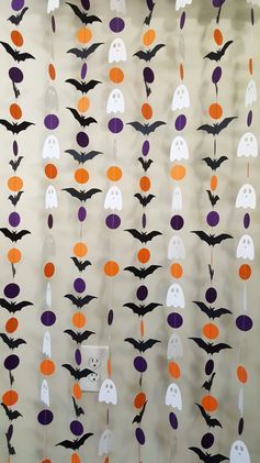 Dekorasi Halloween, Halloween Party Decor Diy, Halloween Decor Diy, Circle Garland, Easy Diy Halloween Decorations, Halloween Paper Crafts, Casa Halloween, Homemade Halloween Decorations, Carte Halloween