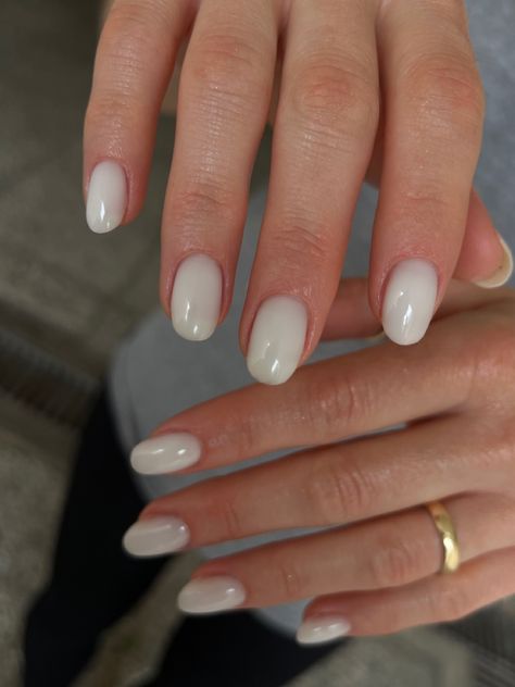 Nail Blanc, Nails Court, Nails Blanc Lait, Ongles Blanc Laiteux Nail Art, Demi Permanent, Ongles Nails, Wedding Nails, Glow Up?, Short Nails