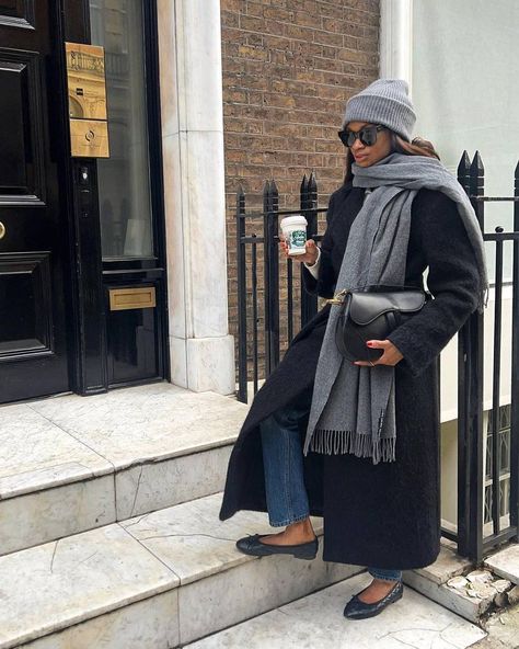 Big Scarf Outfit, Minimalism Outfit, Coat With Scarf, Big Coat, Summer Neutrals, Big Scarf, Scarf Outfit, Perfect Coat, Best Style