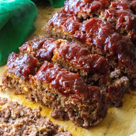 Better Than Your Momma's Classic Meatloaf Meatloaf With Croutons, Best Easy Meatloaf Recipes, World's Best Meatloaf Recipe, Meatloaf Glaze, Ground Chuck, Traditional Meatloaf, Meatloaf Dinner, Classic Meatloaf Recipe, Good Meatloaf Recipe