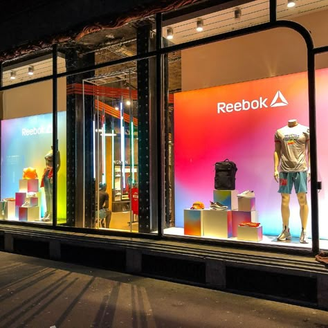 Reebok store at La Salle de SPort in Paris - SS19 windows Sportswear Window Display, Charity Shop Display Ideas, Holiday Retail, Summer Window Display, Show Booth Design, Shop Display Ideas, Summer Window, Perfume Display, Summer Sport