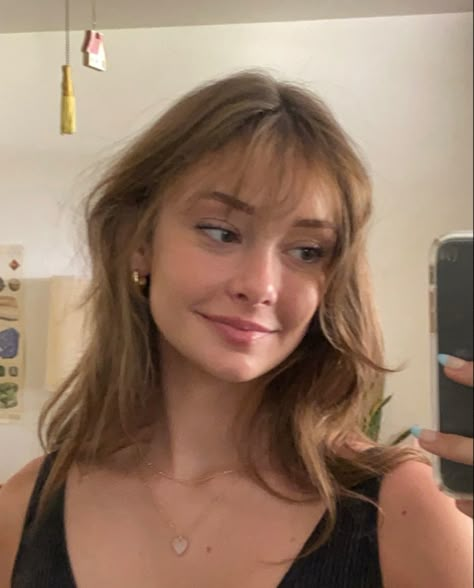 Shaggy Wispy Bangs, Light Brown Hair With Wispy Bangs, Wispy Fringe Round Face, Wispy Curtain Fringe Medium Hair, Short Hair And Wispy Bangs, Small Wispy Bangs, Bangs That Frame Face, Hair Cuts Wispy Bangs, Wispy 90s Bangs