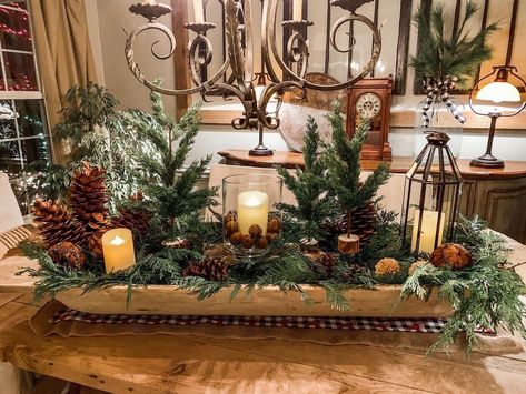 Winter Rustic Decor, Christmas Doughbowl Centerpiece, Christmas Table Center Piece Decor Ideas, Wooden Bowl Christmas Decor, Dough Bowl Christmas Centerpiece, Winter Dough Bowl Decor, Christmas Dough Bowl Decorating Ideas, Christmas Entry Table, Christmas Bowl Decorations