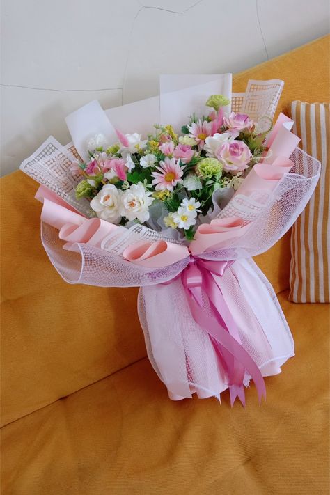 Bouqet Uang, Buket Aesthetic, Bouquet Wrapping, Diy Bouquet Wrap, Bouquet Flower, Bouquet Wrap, Korea Style, Spring Bouquet, Diy Bouquet