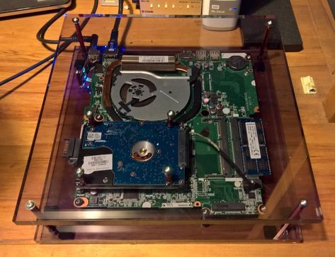 Laptop to cool desktop conversion — Steemit Diy Computer Case, Custom Computer Case, Nas Server, Old Laptop, Diy Pc, Computer Diy, Build A Pc, Computer Projects, Diy Laptop