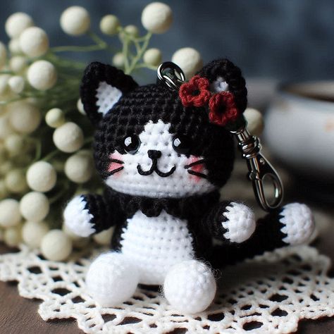 Tuxedo Cat Crochet Pattern, Black Cat Keychain, Crochet Black Cat, Crochet Keyring Free Pattern, Crochet Lanyard, Keychain Amigurumi, Crochet Black, Cat Crochet, Crocheting Ideas