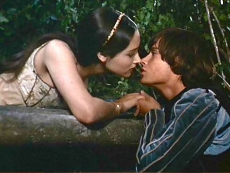 Leonard Whiting & Olivia Hussey - 1968 Romeo and Juliet by Franco Zeffirelli Photo (24649568) - Fanpop Romeo + Juliet Aesthetic, Zeffirelli Romeo And Juliet, Romeo Montague, Romeo And Juliet 1968, Juliet 1968, Leonard Whiting, Juliet Capulet, Romeo Ve Juliet, Royal Films