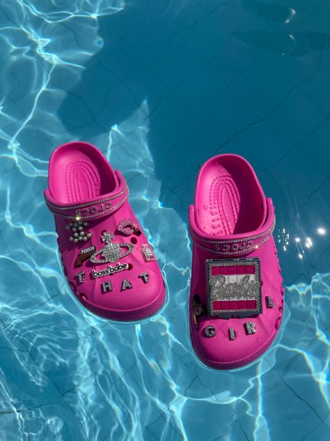 Bright pink crocs shoes with Nicki, Minaj inspired croc charms, silver croc charms video in swimming pool Barbie Crocs, Teacup Kitten, Fuzzy Crocs, Crocs Ideas, Shoe Business, Strawberry Soda, Bella Poarch, Pink Crocs, Beauty Inspo