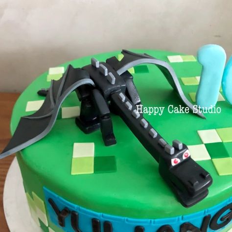 Minecraft Ender Dragon Cake for Yuliang! | Happy Cake Studio Minecraft Cake Ender Dragon, Minecraft Ender Dragon Cake, Enderdragon Cake, Ender Dragon Cake, Dort Minecraft, Portal Cake, Minecraft Dragon, Minecraft Cake Designs, Pastel Minecraft