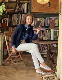 Old Preppy Style, All Navy Outfit, Old Money Fashion Women, Navy Outfits For Women, Navy Jacket Outfit, Vintage Outfits For Women, Vintage Outfits Women, Winter Office Outfits, Classic British Style