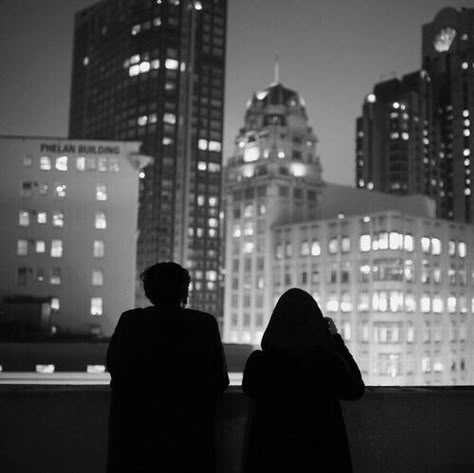 Reverb Songs, Black And White Couples, Lily Bloom, It Ends With Us, Gray Aesthetic, Ulzzang Couple, Ulsan, Colleen Hoover, Black And White Aesthetic