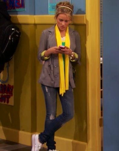 I've LOVE this look!!! (Lilly - Hannah Montana) Lilly Truscott Outfits, Lily Truscott, Lilly Hannah Montana, Lilly Truscott, Celebrity Obsession, Hannah Montana Forever, Emily Style, Channel Outfits, Old Disney Channel