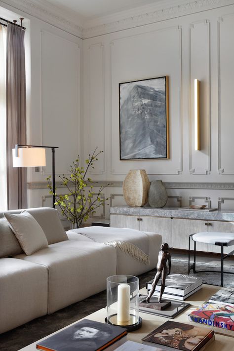 A custom handmade credenza lines one wall of this London drawing room by Janine Stone. The piece, covered in a fine crackle gesso, rests on a cast-bronze base and is topped with pale Moonrock marble from the quarries of northern Italy. The large-scale sofas in pale oyster velvet provide comfortable and inviting seating, and the cool color scheme sets a restrained mood for a client who wanted “to ensure the home creates a welcome retreat, conveying a sense of harmony and gentle calm.” Kensington House, British Interior, Design Salon, Trendy Living Rooms, Decoration Inspiration, Decor Minimalist, Living Room Grey, Contemporary Living Room, A Living Room