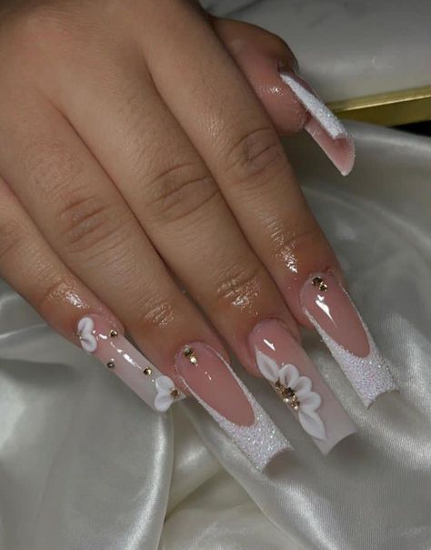 Long Square Acrylic Nails 3d Flowers, Ombré Nails French Tip, Quince Nails Short, Short Quince Nails, Quince Nails, Nude Acrylic Nails, Graduation Nails, Drip Nails, White Acrylic Nails