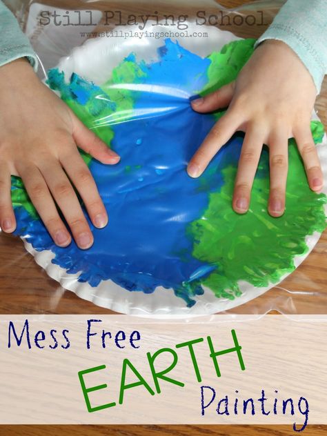 No Mess Painting in a Bag Earth Craft | Still Playing School Painting In A Bag, No Mess Painting, Earth Friendly Crafts, Earth Painting, Earth Day Projects, Earth Craft, April Crafts, Earth Day Crafts, Earth Day Activities