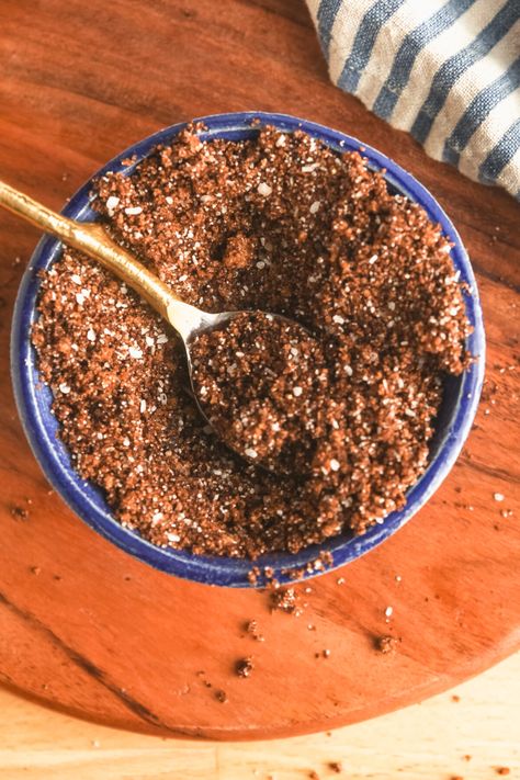 3-Ingredient Coffee Rub for Steak - The Busy Foodie Rub For Steak, Coffee Rub Recipe, Coffee Rubbed Steak, Cowboy Steak, Steak Rub, Steak Spice, Gluten Free Coffee, Coffee Rub, Steak Rubs