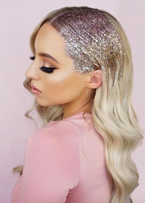 New Years Eve hair should be fun. Here is why hair sparkles are the hair trend of 2018. Check out the best New Years Eve hairstyles with sparkles. Hair Sparkles, Glitter Wallpaper Iphone, Half Bun Hairstyles, Christmas Party Hairstyles, Office Hairstyles, Party Makeup Looks, Long Layered Haircuts, Christmas Hairstyles, Hair Trend