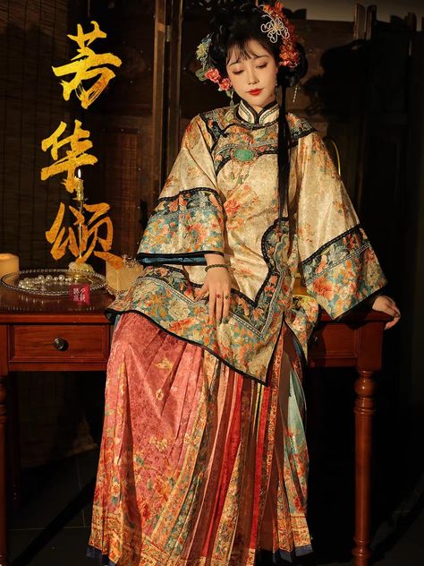 Qing Dynasty Hanfu, Chinese Cultural Clothing, Qin Dynasty Clothing, Ancient Chinese Clothing Woman, Ancient China Clothing, Hanfu Modern, Qing Dynasty Fashion, East Asian Culture, Qing Dynasty Clothing