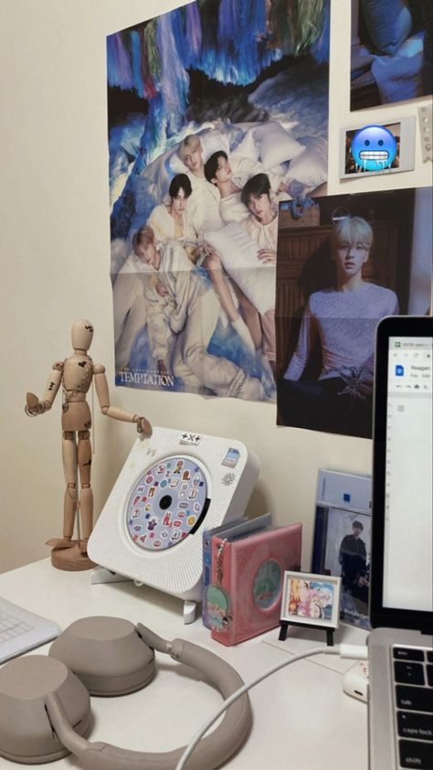 Txt Room, Room Organization Bedroom, Aesthetic Bedroom Decor, Aesthetic Room Ideas, Pinterest Room Decor, Anime Room, Room Desk, Cute Room Ideas, Pretty Room