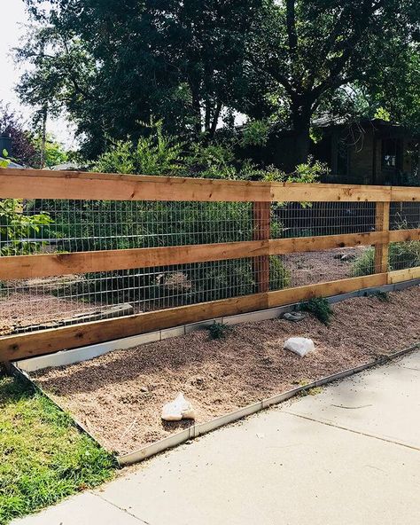 Compare Fence Styles - Denco Fence Company - Denver, Colorado Friendly Fence Ideas, Farm Style Fencing, Easy Backyard Fence Ideas, Field Fence Ideas Backyards, Farm Wood Fence, Cheap Wood Fence Ideas, 5 Ft Fence Ideas, Fence Front Yard Ideas, Budget Friendly Fence Ideas