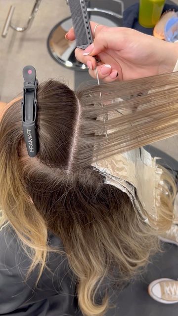 Blonde Highlight Grow Out, Horseshoe Highlights Hair, Macro Highlights Hair, Chunky Highlight Foil Placement, Diy Lowlights At Home Blondes, Chunky Highlights Tutorial, How To Do Chunky Highlights, How To Add Lowlights To Blonde Hair Diy, Boys Hair Highlights