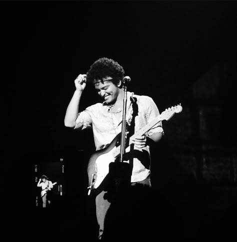 Bruno Mars Black And White, Mars Wallpaper, Mars Black, This Charming Man, Rock In Rio, Hes Mine, Charming Man, Good Vibrations, Bruno Mars