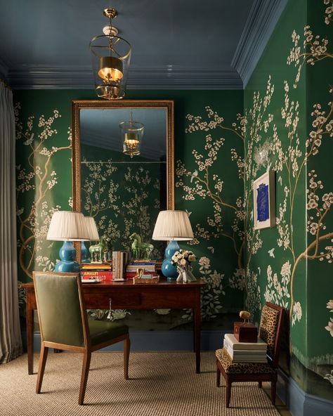 M Interiors Tells a Story With a Tranquil Space for Kips Bay Decorator Show House Dallas | PaperCity Magazine Gracie Wallpaper, Estilo Shabby Chic, Wallpaper Interior, Casas Coloniales, Green Interiors, Interior Photo, Traditional Interior, Home Wallpaper, Home Office Design