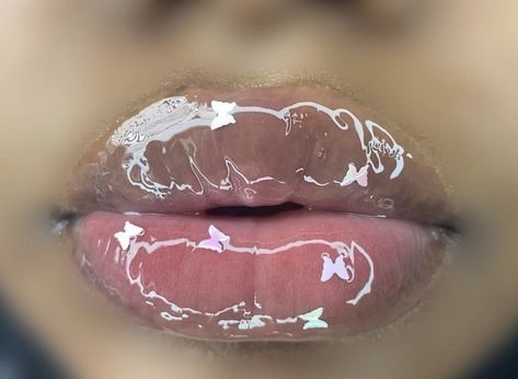 Big Lips Natural, Aesthetic Bright, Theme Pics, Glossy Lips Makeup, Sugar Glass, Butter Gloss, Diy Lip Gloss, Makeup For Black Skin, Lip Makeup Tutorial