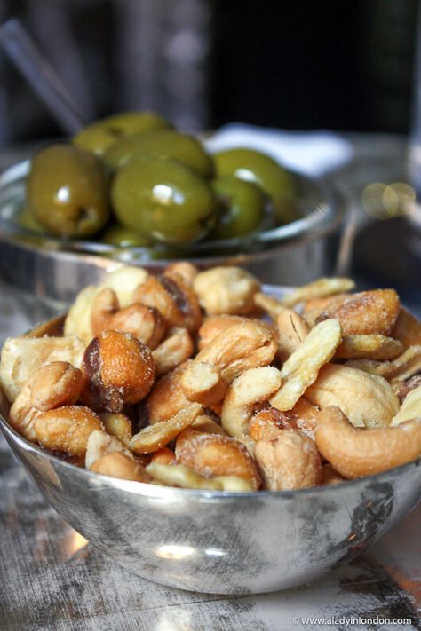 Bar nuts and olives at The Connaught hotel bar in London are great. This review of The Connaught Bar in London will show you what the famous bar at The Connaught hotel in London is like. David Collins’ Connaught Bar is a work of art. The Connaught hotel bar is worth a trip. #bar #london Bar Snacks Cocktail, The Connaught Bar, Fancy Bar Food, Wine Bar Food Menu Ideas, Elevated Bar Food, Upscale Bar Food, Bar Snacks Pub, Pub Snacks, Bar Nuts