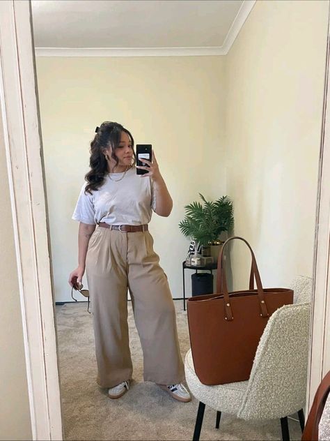 Curvy Business Casual Outfits Summer, Plus Size Office Outfits Summer, Old Money Outfits Plus Size Woman, Old Money Chubby Outfits, Midsize Office Outfit Summer, Summer Office Outfits Midsize, Styling Curvy Outfit Ideas, Curvy Corporate Fashion, Business Casual Women Outfits Chic Plus Size