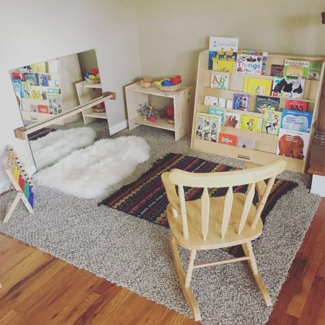 One year old playroom Montessori Room Ideas, Toddler Room Organization, Montessori Infant Room, Baby Play Areas, Montessori Nursery, Infant Classroom, Montessori Bedroom, Living Room Playroom, Baby Playroom