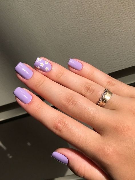 Summer Nail Purple, Medium Lilac Nails, Purple Nails Ideas Simple, Summer Nails Light Purple, Purple Summer Nails Designs, Lavender Summer Nails, Simple Lavender Nails, Short Nails Ideas Purple, Light Purple Nails Short