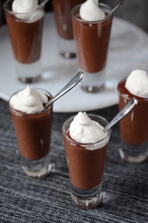 Always Order Dessert: Dark Chocolate Pudding Shooters Pudding Shooters, Chocolate Pudding Shots, Dark Chocolate Pudding, Shooter Recipes, Easy Custard, Iced Oatmeal Cookies, Mini Dessert Recipes, Dessert Shooters, Bridal Shower Desserts