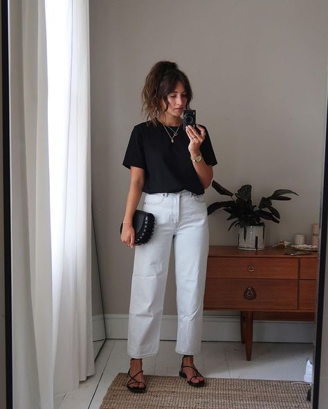 Rosie Ann Butcher (@rosieannbutcher) | Instagram Rosie Ann Butcher, Over Sized Jeans, Outfit Everyday, Summer Work Outfits, Weekly Outfits, Post Baby, Parisian Style, Oversized Tshirt, Looking Back