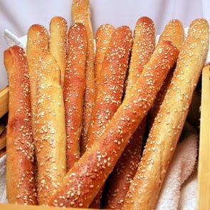 Whole Wheat Pretzel Recipe, Pretzels Sticks, Munchies Snacks, Bagel Bread, Savoury Biscuits, Honey Wheat, Pretzels Recipe, Pretzel Sticks, Bread Machine Recipes